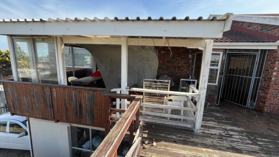 5 Bedroom Property for Sale in Wavecrest Eastern Cape